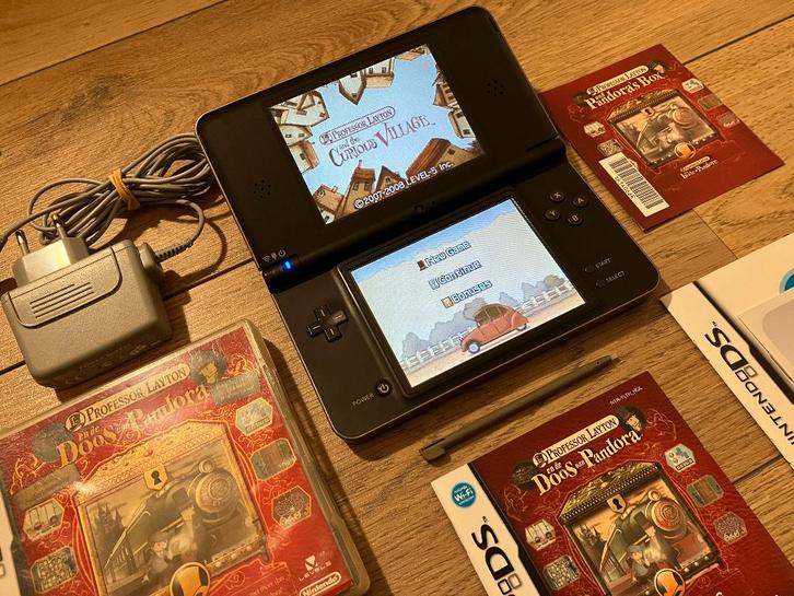 Nintendo DSi XL, Spelcomputers en Games, Spelcomputers | Nintendo DS, Gebruikt, Dsi XL, Zwart, Ophalen of Verzenden