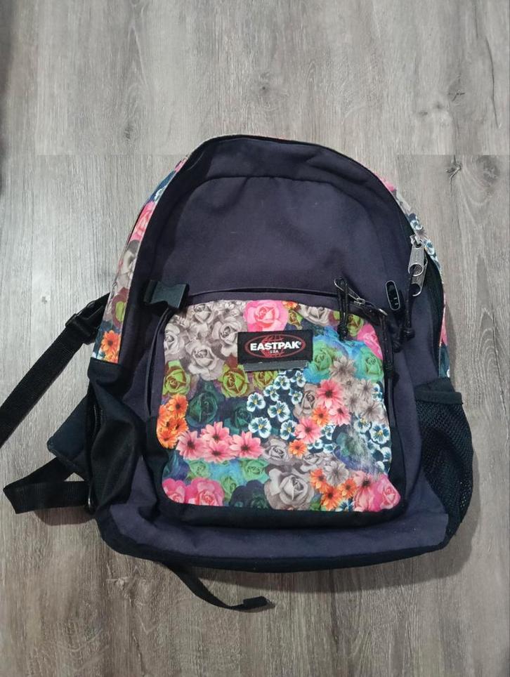 Eastpak rugzak met bloemenprint, Sieraden, Tassen en Uiterlijk, Tassen | Schooltassen, Ophalen of Verzenden