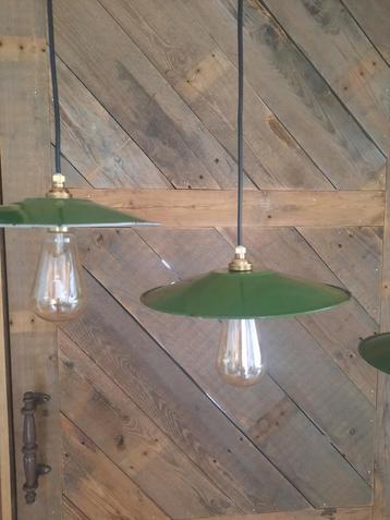 Groen emaille vintage lampen, Franse schotel hanglampen beschikbaar voor biedingen