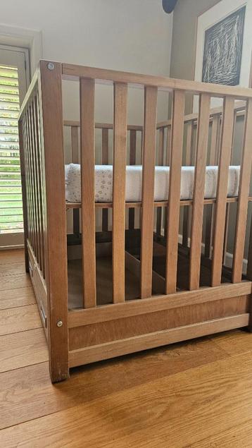 Box met passend matras & boxkleed beschikbaar voor biedingen