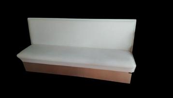 Te koop: stijlvol witte kunstleren bank (65x205x95 cm) beschikbaar voor biedingen