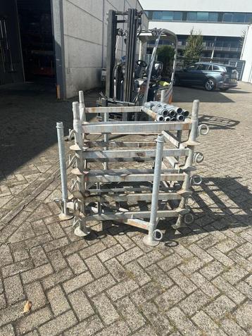 Stapelracks gebruikt beschikbaar voor biedingen