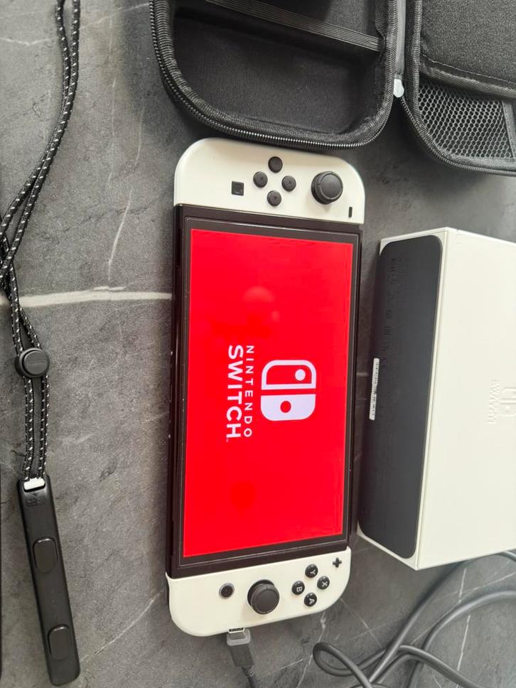 Switch OLED, Spelcomputers en Games, Spelcomputers | Nintendo Switch, Zo goed als nieuw, Switch OLED, Met 1 controller, Verzenden