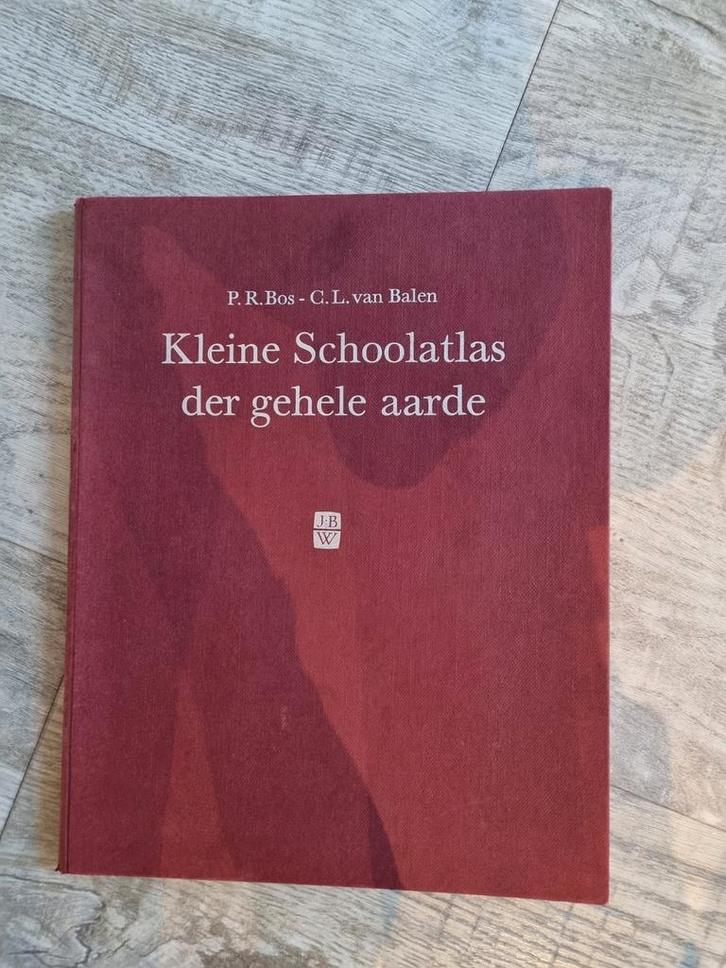 Kleine Schoolatlas der gehele aarde - 50e druk, Boeken, Atlassen en Landkaarten, Ophalen of Verzenden