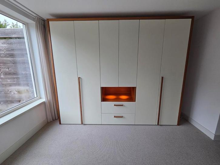 Hülsta Elumo kledingkast showroommodel - Nieuwstaat!, Huis en Inrichting, Kasten | Kledingkasten, Zo goed als nieuw, 200 cm of meer