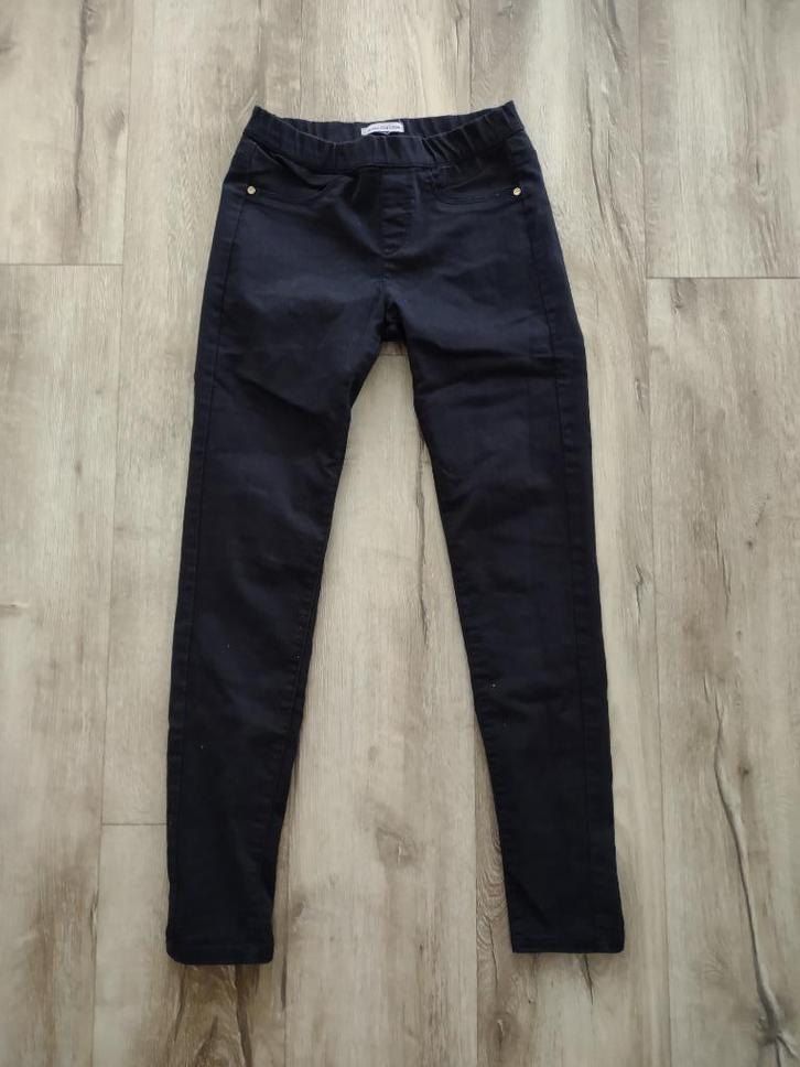 Mooie zwarte broek van Bershka, maat S. Skinny broek zwart., Kleding | Dames, Broeken en Pantalons, Zo goed als nieuw, Maat 36 (S)