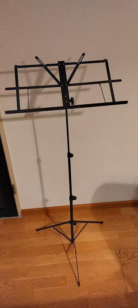 Metalen Muziekstandaard - Nieuwstraat, Muziek en Instrumenten, Standaards, Gebruikt, Muziekstandaard, Accordeon, Cello, Contrabas