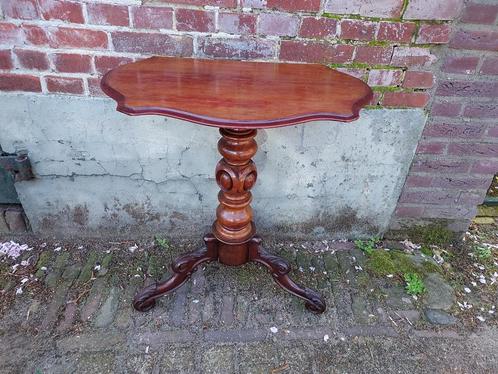 Biedermeier mahonie wandtafel op driespant., Antiek en Kunst, Antiek | Meubels | Tafels, Ophalen