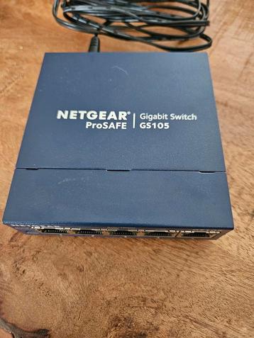 2x Netgear gigabit switch gs105 beschikbaar voor biedingen