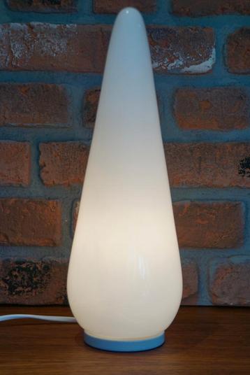 Conische opaline tafellamp, jaren ’90 beschikbaar voor biedingen