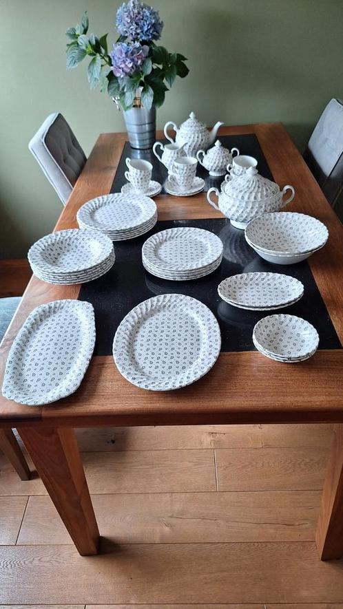 Servies Johnson Brothers "Mille Fleurs" 6 persoons, Huis en Inrichting, Keuken | Servies, Overige stijlen, Porselein, Ophalen