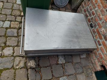 RVS Bak met Deksel - Goede Staat beschikbaar voor biedingen