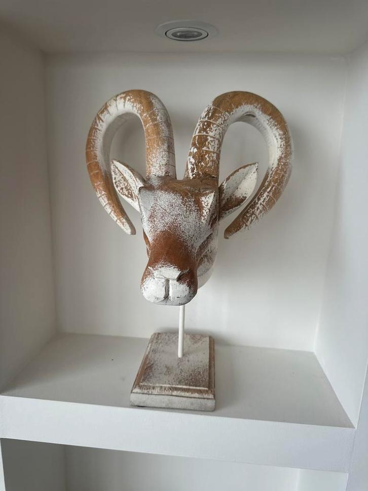 Riverdale ornament hout Ram 44 cm hoog, Antiek en Kunst, Kunst | Beelden en Houtsnijwerken, Ophalen of Verzenden
