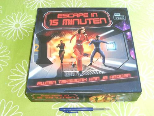 Escape in 15 minuten - bordspel, Hobby en Vrije tijd, Gezelschapsspellen | Bordspellen, Zo goed als nieuw, Een of twee spelers