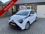 Toyota Aygo 1.0 VVT-i x-play LED Camera (bj 2021), Voorwielaandrijving, Stof, Gebruikt, 4 stoelen