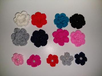 Gehaakte roosjes diverse kleuren.  beschikbaar voor biedingen