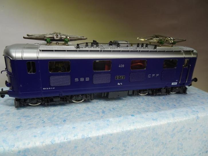 HAG 232 Re 4/4 | blauw loknr. 409 AC in briljante staat SBB, Hobby en Vrije tijd, Modeltreinen | H0, Gebruikt, Locomotief, Wisselstroom