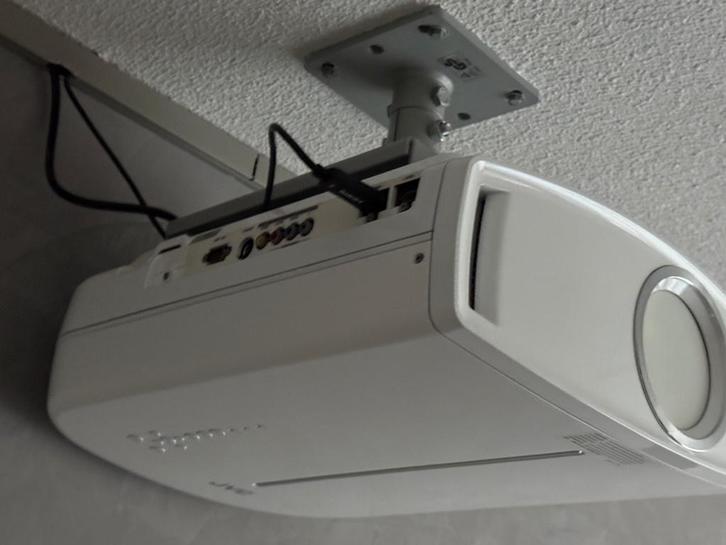 JVC HD350 Projector/15 mtr hdmi,beugel en elec scherm, Audio, Tv en Foto, Beamers, Zo goed als nieuw, LCOS, Full HD (1080), Ophalen