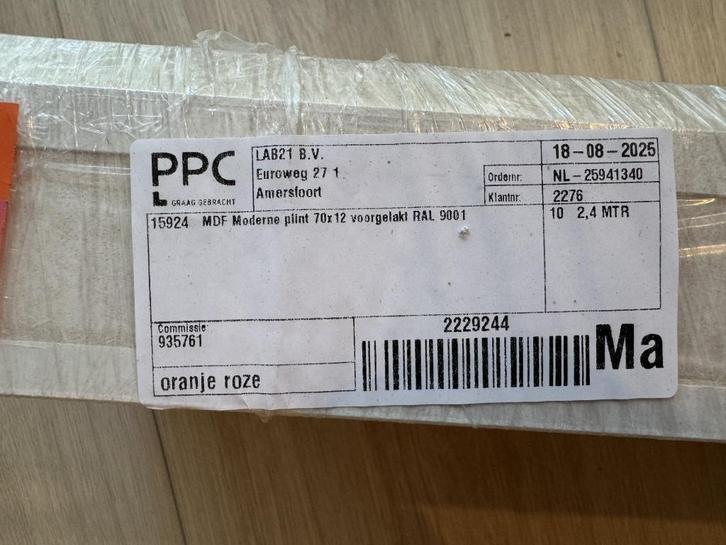 MDF moderne plint 70mm x 12mm voorgelakt RAL9001, Doe-het-zelf en Verbouw, Plinten en Afwerking, Nieuw, Plinten, Mdf, 200 tot 250 cm