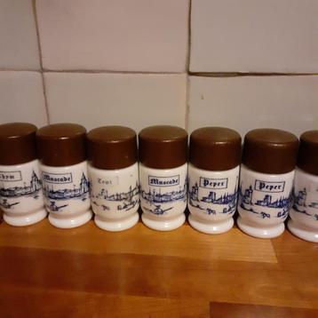vintage kruiden potjes beschikbaar voor biedingen