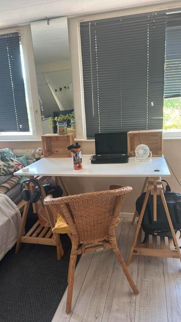 Nice wood desk with parts to store things