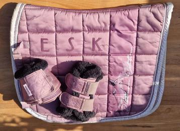Eskadron dekje oud roze met beschermers beschikbaar voor biedingen