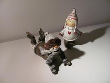 2 kerst poppetjes / winter decoratie beeldjes beschikbaar voor biedingen
