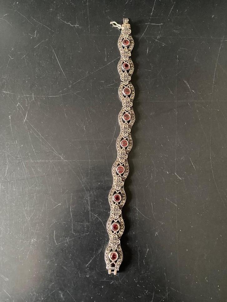 Klassiek zilveren armband met rode zirkonia's (925), Antiek en Kunst, Antiek | Goud en Zilver, Zilver, Ophalen of Verzenden