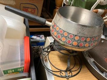 Vintage gietijzeren fondue set  fonduepan pan rood oranje beschikbaar voor biedingen