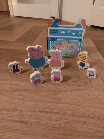 Peppa pig houten karakters beschikbaar voor biedingen