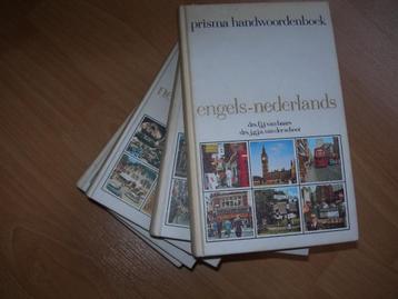 Geïllustreerde encyclopedie en woordenboek in kleur. beschikbaar voor biedingen