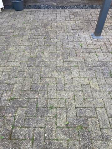 Klinkers zelf oprapen beschikbaar voor biedingen