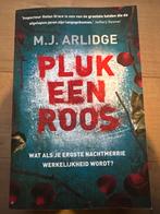 Pluk een Roos - M.J. Arlidge, Boeken, Ophalen of Verzenden, Gelezen, Nederland