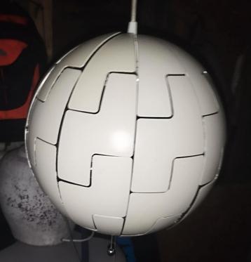 Een bol - komeet lamp.a beschikbaar voor biedingen