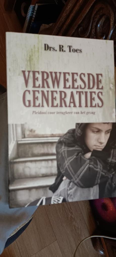 Verweesde generaties. Pleidooi voor terugkeer van het gezag, Boeken, Politiek en Maatschappij, Gelezen, Maatschappij en Samenleving