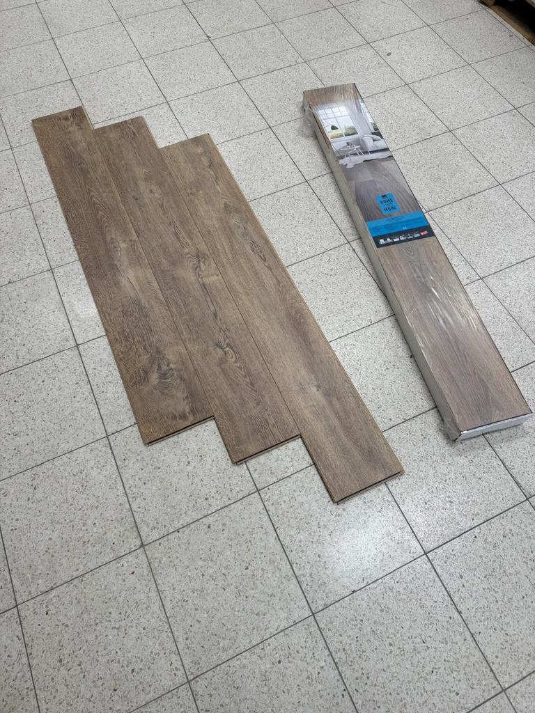 Restpartij!! Laminaat wees er snel bij weg=weg, Ophalen, Zo goed als nieuw, Laminaat