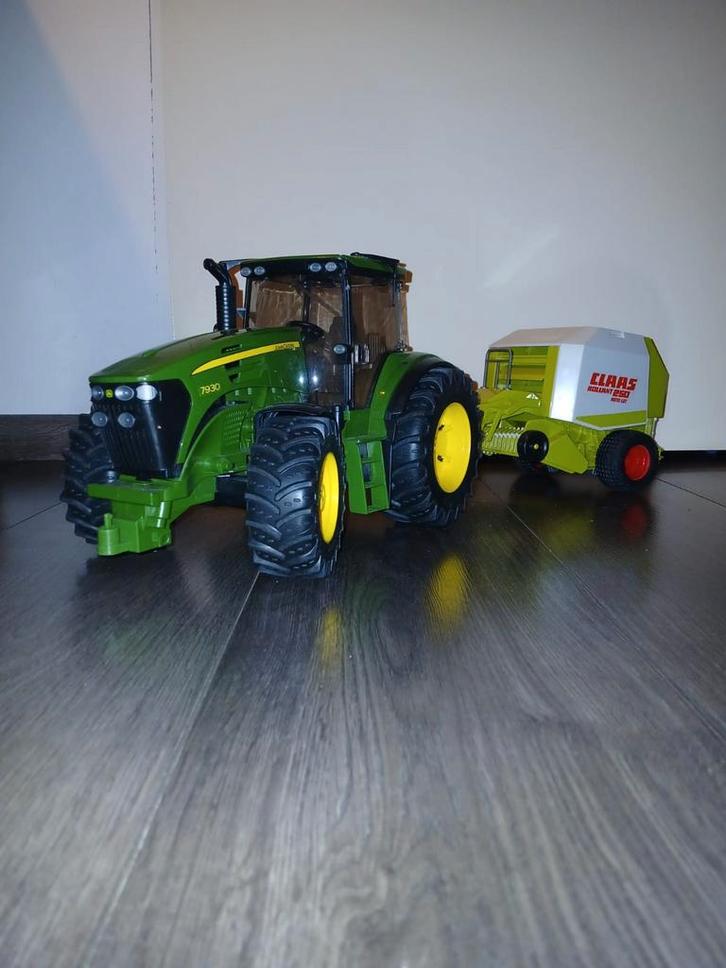 Bruder John Deere trekker met 2 aanhangers schaal 1:16, Verzamelen, Speelgoed, Ophalen