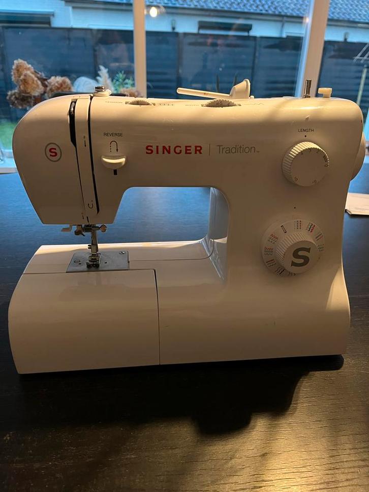 Singer Naaimachine (zonder voetpedaal), Hobby en Vrije tijd, Naaimachines en Toebehoren, Gebruikt, Naaimachine, Singer, Ophalen of Verzenden