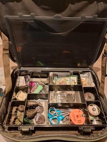 Volle tacklebox in luxe hoes incl extra's set beschikbaar voor biedingen