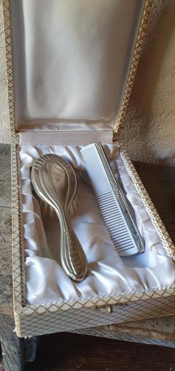 Frans art deco baby  setje verzilverd kam en borstel beschikbaar voor biedingen
