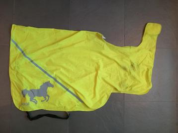 Reflectie deken en vliegen masker beschikbaar voor biedingen