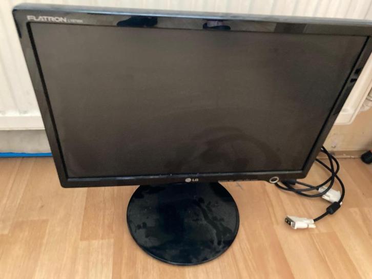 LG Monitor 19 inch., Computers en Software, Monitoren, Zo goed als nieuw, 60 Hz of minder, DVI, VGA, Ophalen