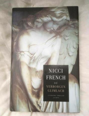 2 x Nicci French, De bewoonde wereld & De verborgen glimlach beschikbaar voor biedingen