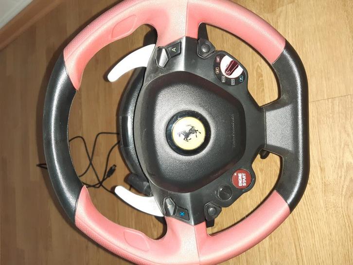 Thrustmaster Ferrari 458 Spider, Spelcomputers en Games, Spelcomputers | Xbox | Accessoires, Zo goed als nieuw, Stuurtje of Sportattribuut