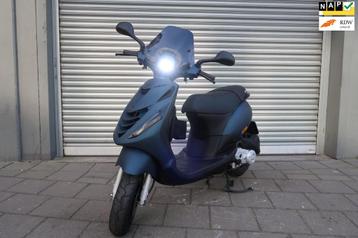 Piaggio Bromscooter Zip 50cc 4t 2019 SP xenon LED angel eye beschikbaar voor biedingen