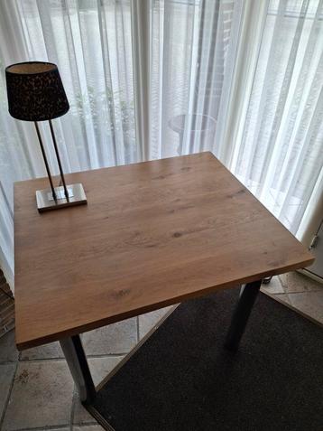 Industriële eettafel met chromen tafelpoten. 4 cm. dik blad beschikbaar voor biedingen
