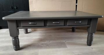Salontafel met 3 lades uitschuifbaar. beschikbaar voor biedingen