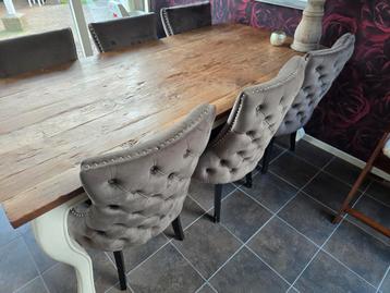 Houten landelijke eettafel  beschikbaar voor biedingen