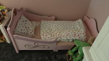 Leuke prinsessen peuterbedje beschikbaar voor biedingen