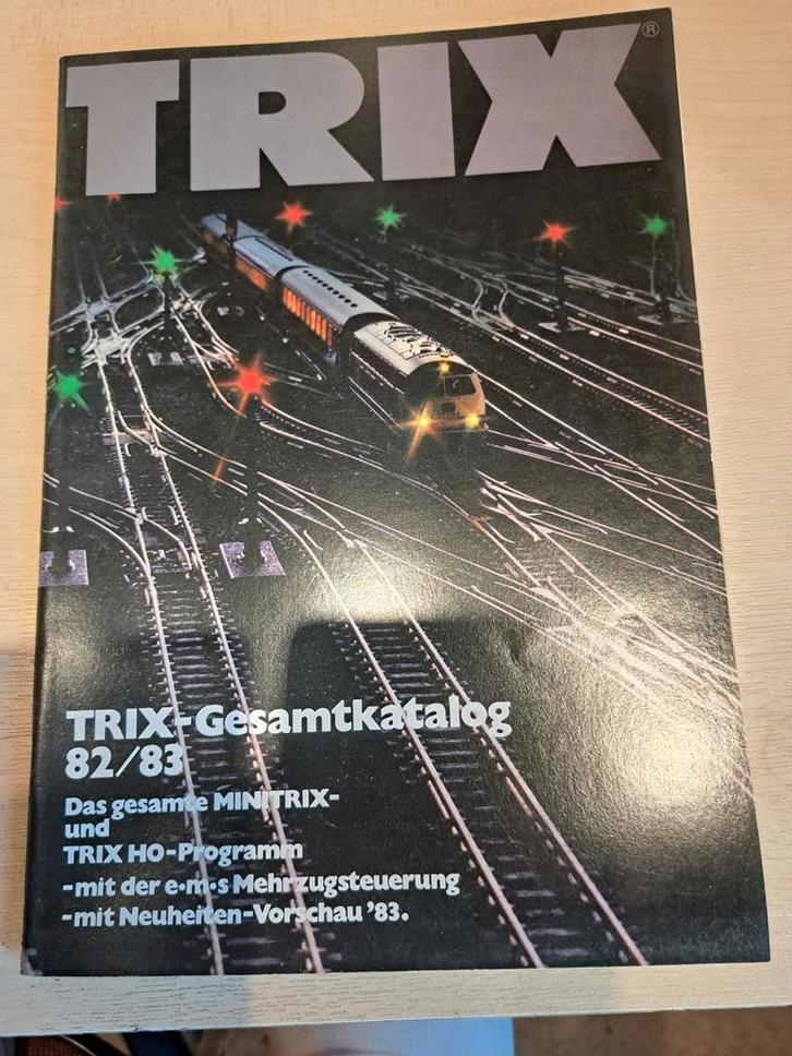 Trix Gesamtkatalog 82/83 102 p., Hobby en Vrije tijd, Modeltreinen | H0, Gebruikt, Boek, Tijdschrift of Catalogus, Gelijkstroom of Wisselstroom